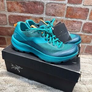 Arc'teryx Norvan vt 2 women’s Sz 7.5 Vibrant Teal Running Shoes